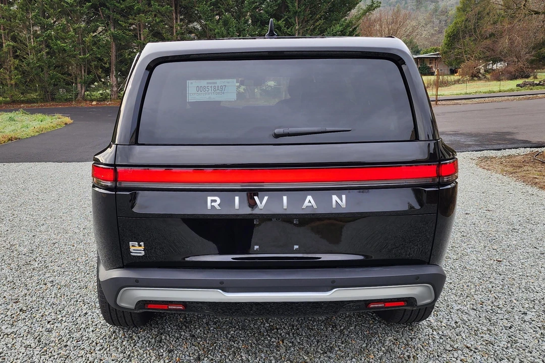 2023 Rivian R1S - Image 5 of 31