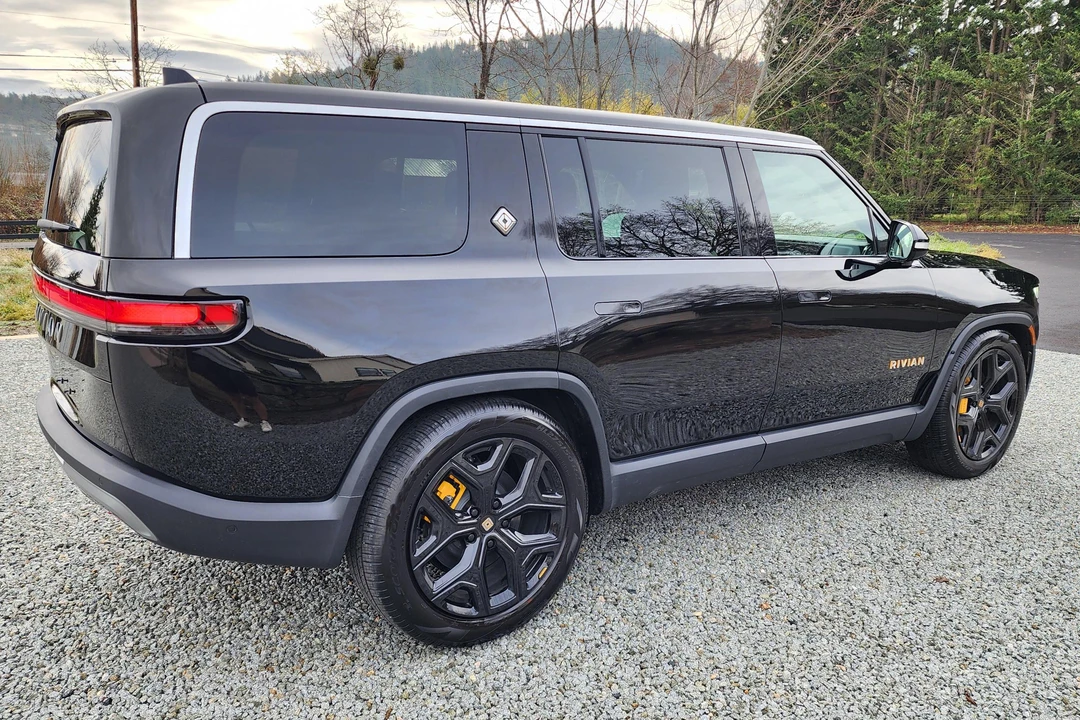 2023 Rivian R1S - Image 4 of 31