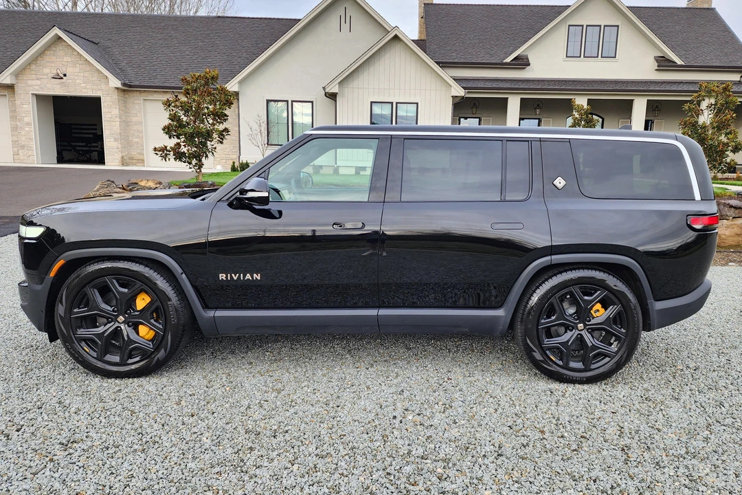 2023 Rivian R1S - Image 3 of 31