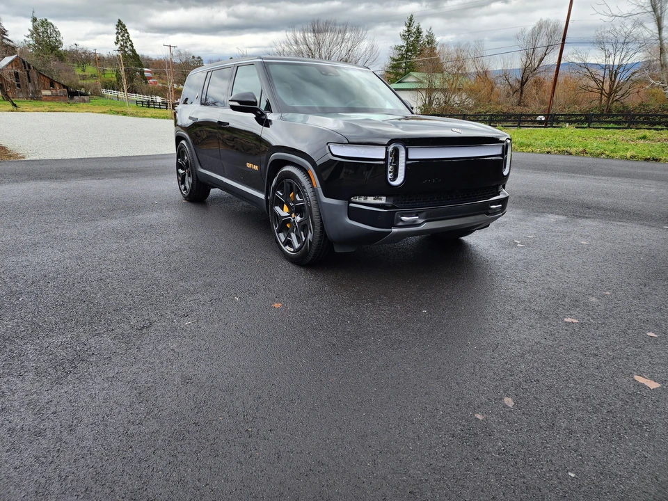 2023 Rivian R1S - Image 23 of 31