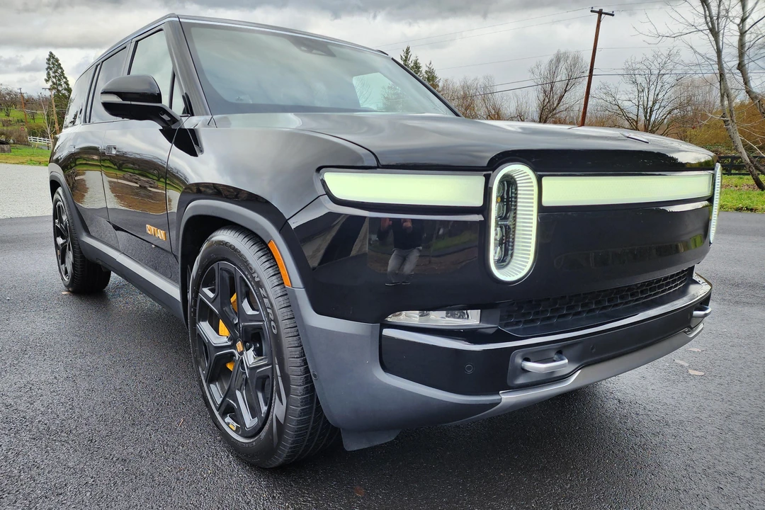 2023 Rivian R1S - Image 2 of 31
