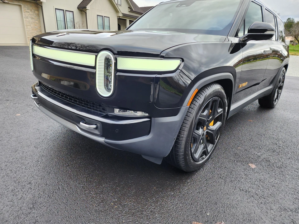 2023 Rivian R1S - Image 26 of 31