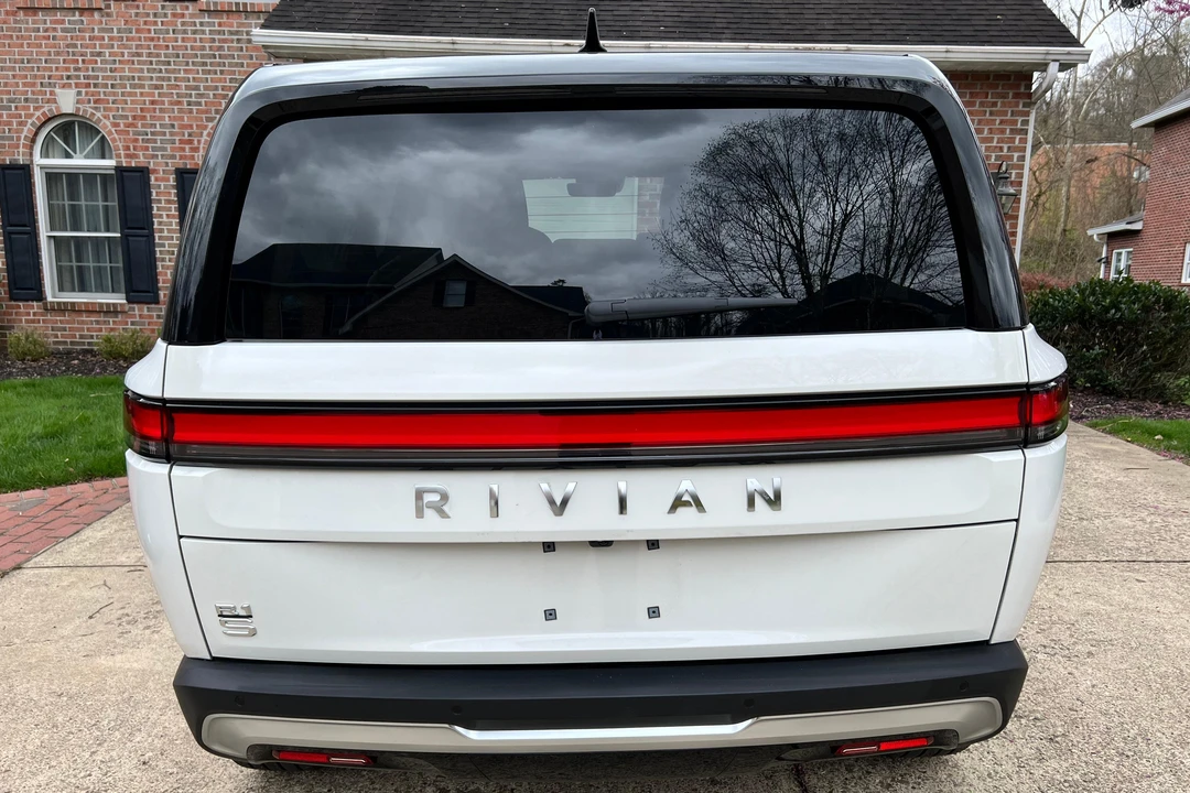 2023 Rivian R1S - Image 5 of 31