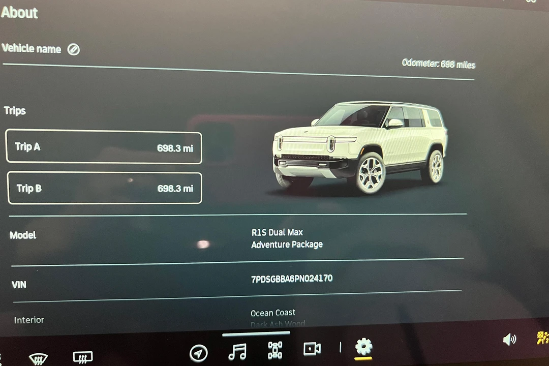 2023 Rivian R1S - Image 21 of 31