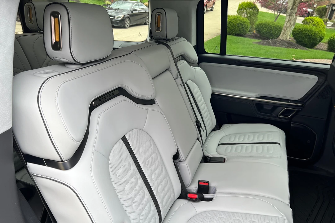 2023 Rivian R1S - Image 20 of 31