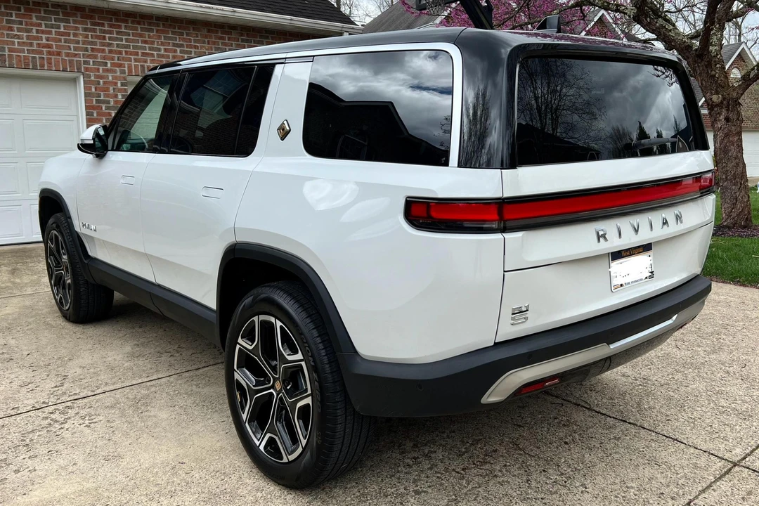 2023 Rivian R1S - Image 4 of 31