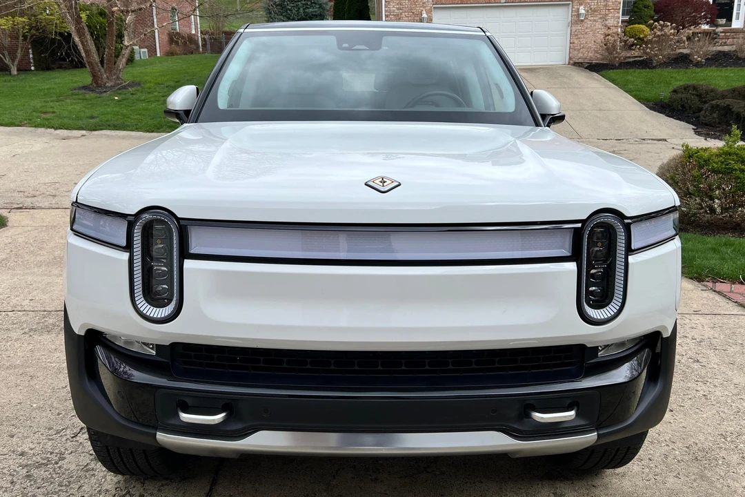 2023 Rivian R1S - Image 2 of 31