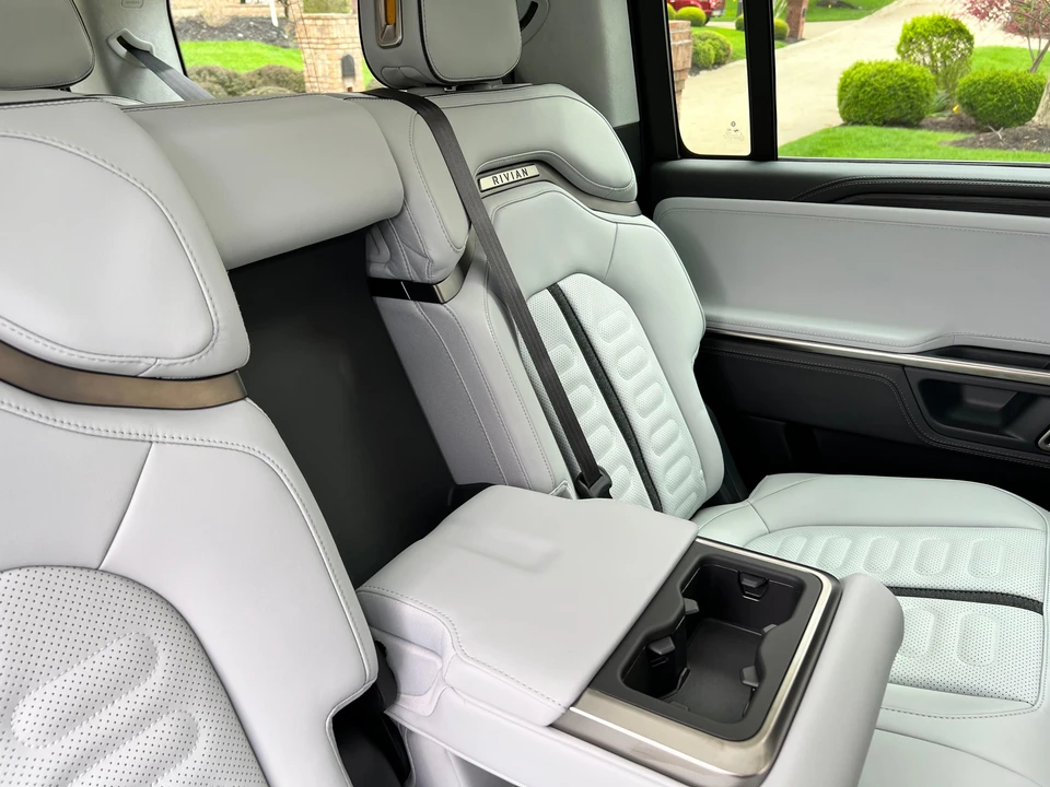 2023 Rivian R1S - Image 30 of 31