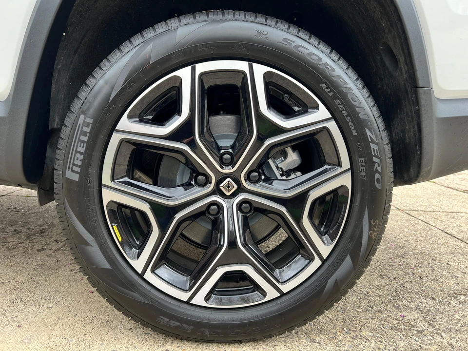 2023 Rivian R1S - Image 15 of 31