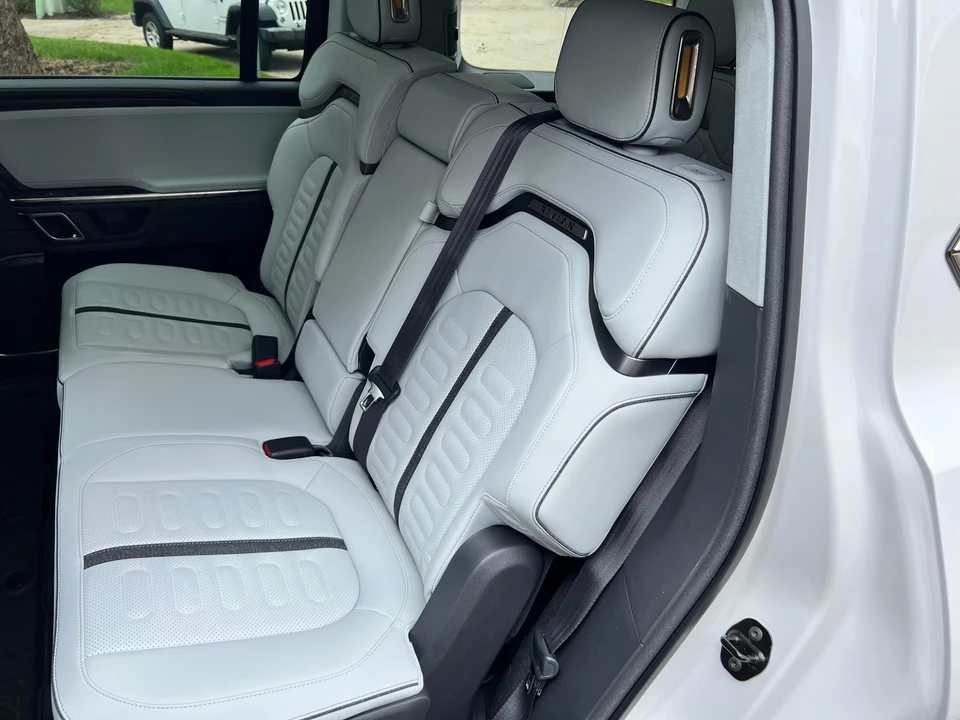 2023 Rivian R1S - Image 29 of 31
