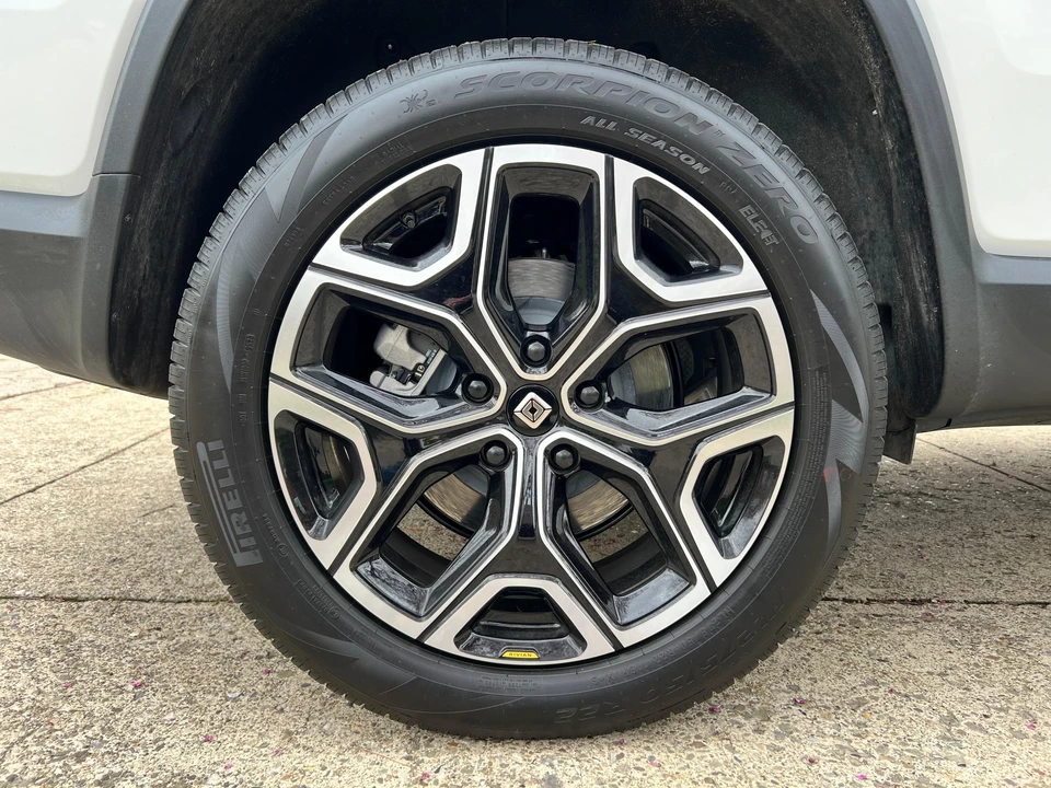 2023 Rivian R1S - Image 16 of 31