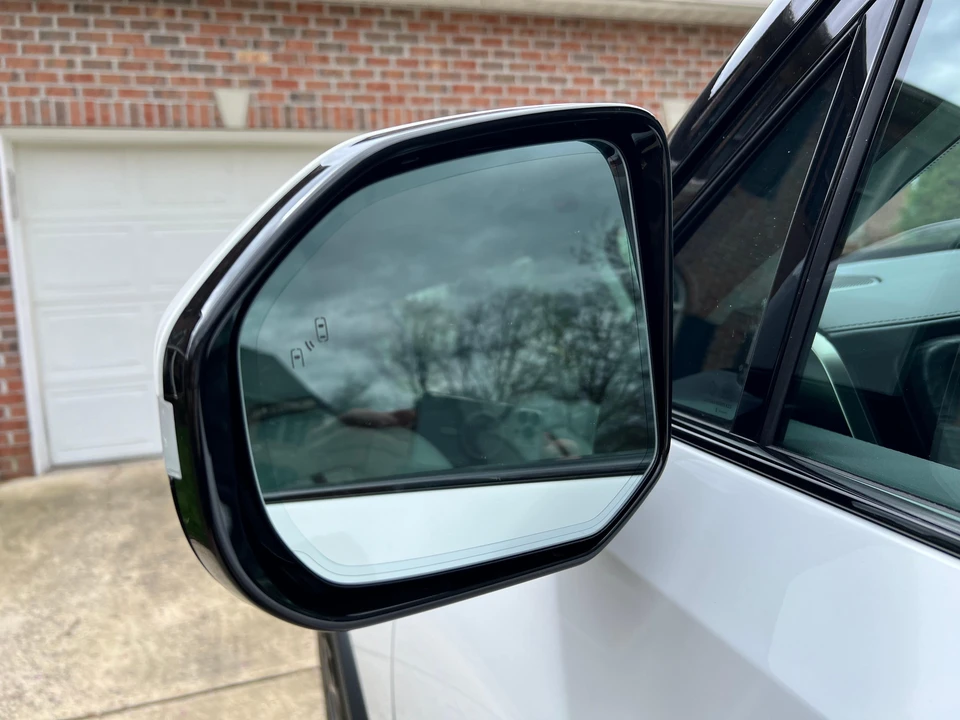 2023 Rivian R1S - Image 11 of 31