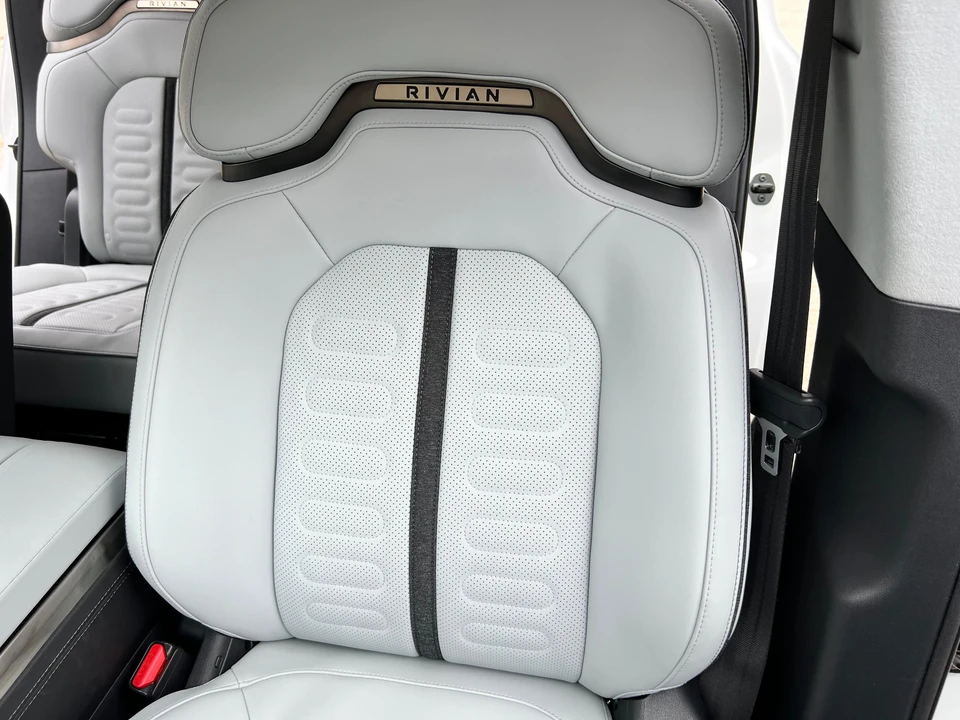 2023 Rivian R1S - Image 22 of 31