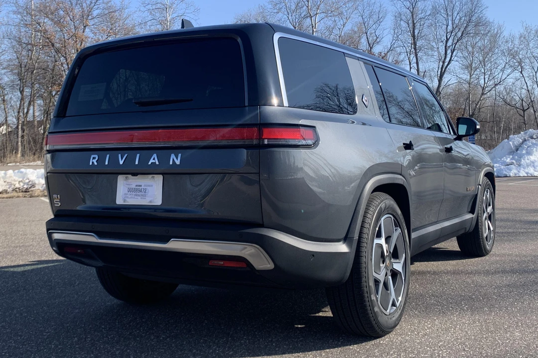 2023 Rivian R1S - Image 4 of 11