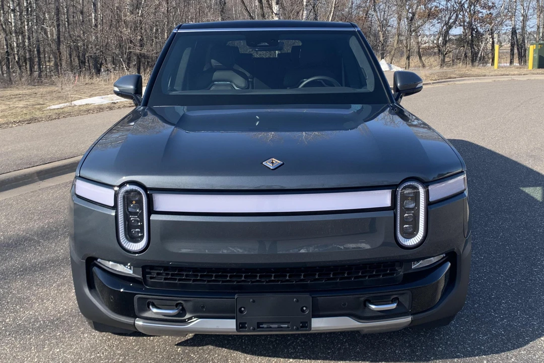 2023 Rivian R1S - Image 2 of 11