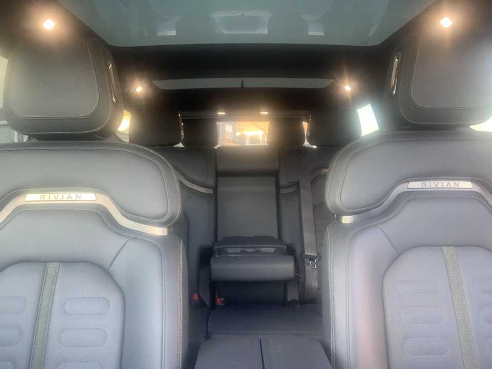 2023 Rivian R1S - Image 11 of 11
