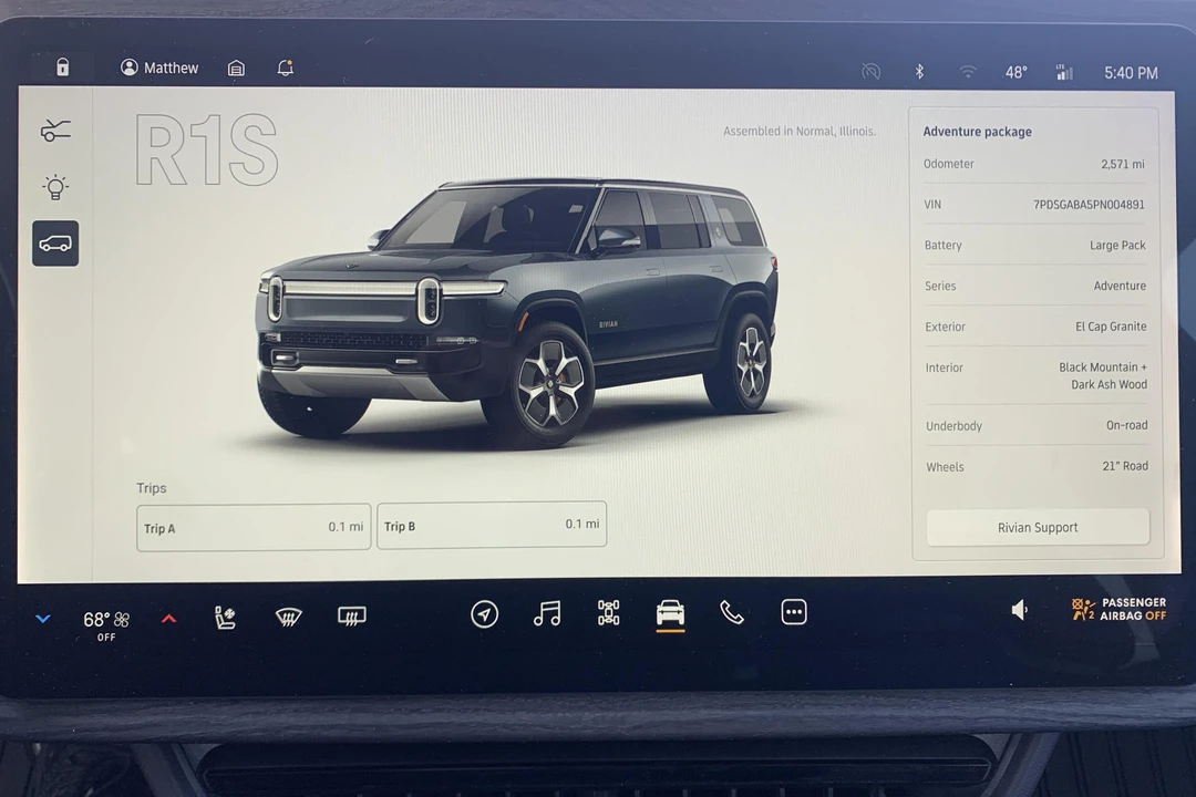 2023 Rivian R1S - Image 9 of 11