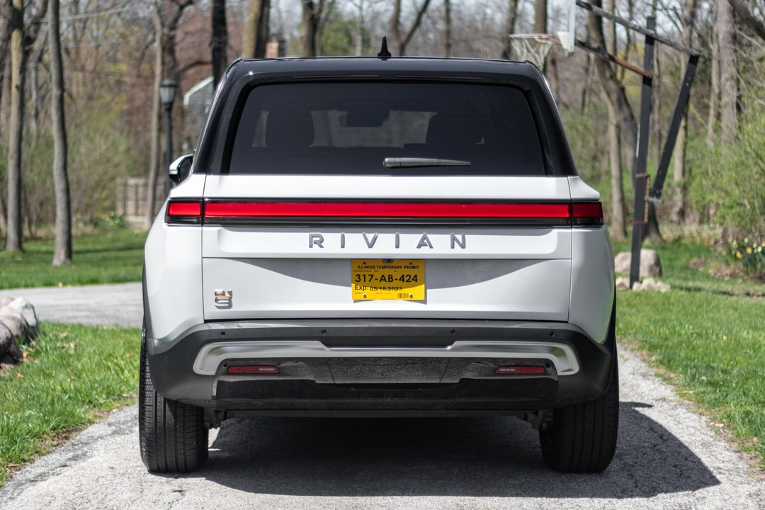2023 Rivian R1S - Image 5 of 31