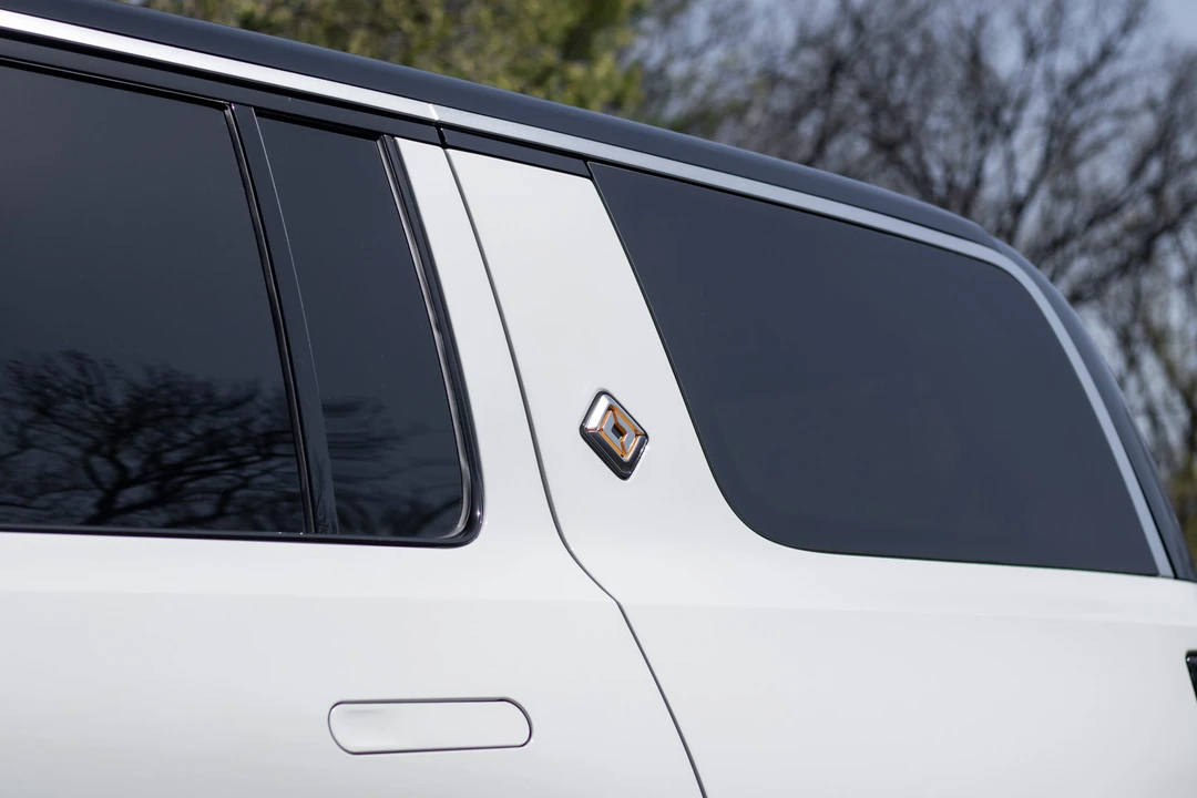 2023 Rivian R1S - Image 31 of 31