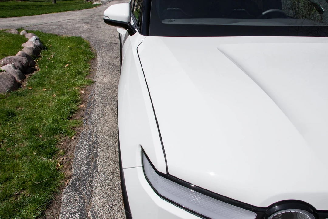 2023 Rivian R1S - Image 10 of 31