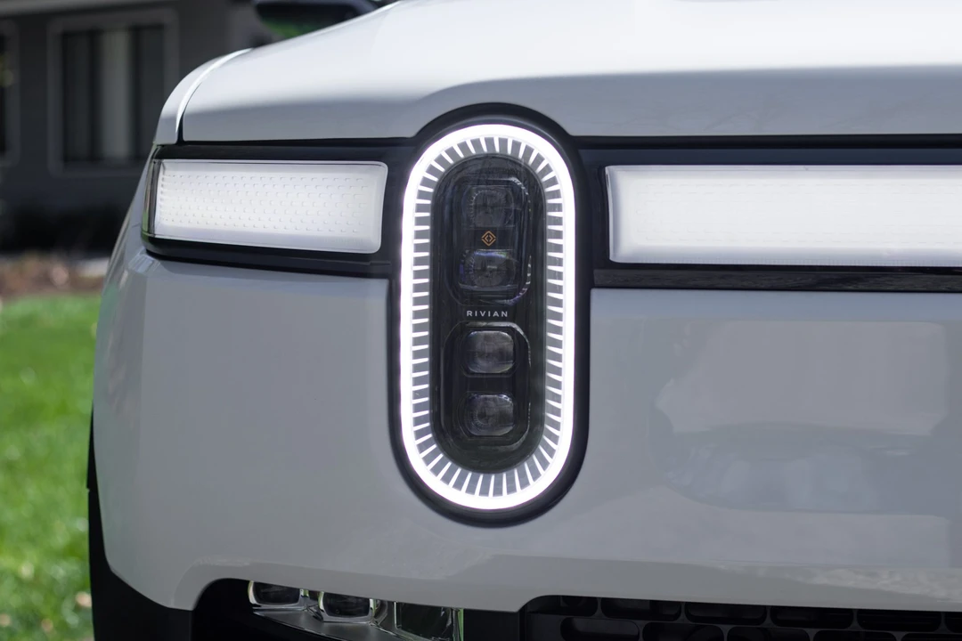 2023 Rivian R1S - Image 16 of 31