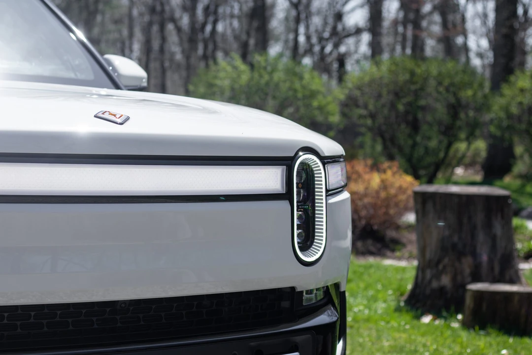 2023 Rivian R1S - Image 19 of 31