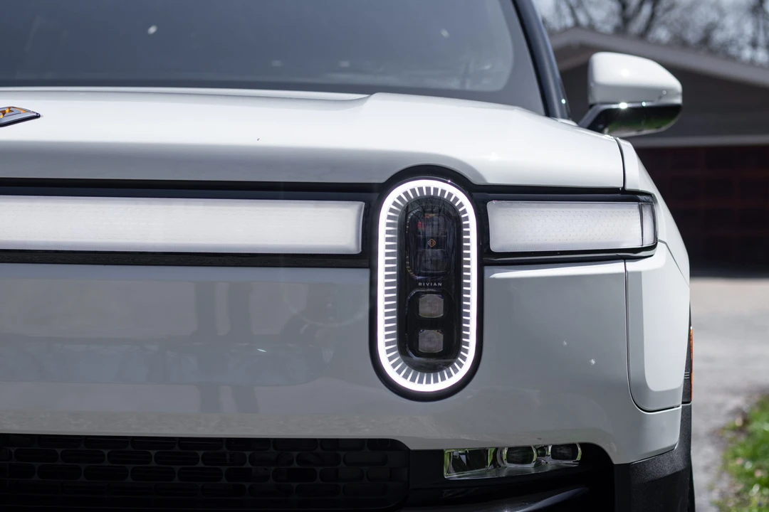 2023 Rivian R1S - Image 21 of 31
