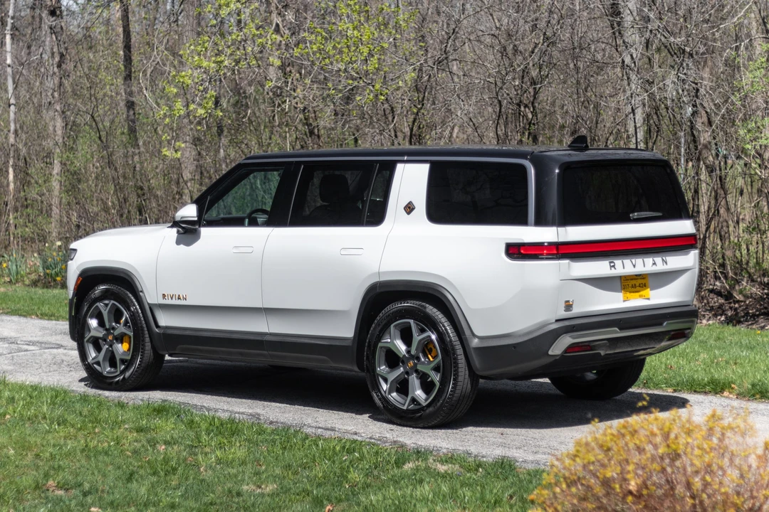 2023 Rivian R1S - Image 6 of 31