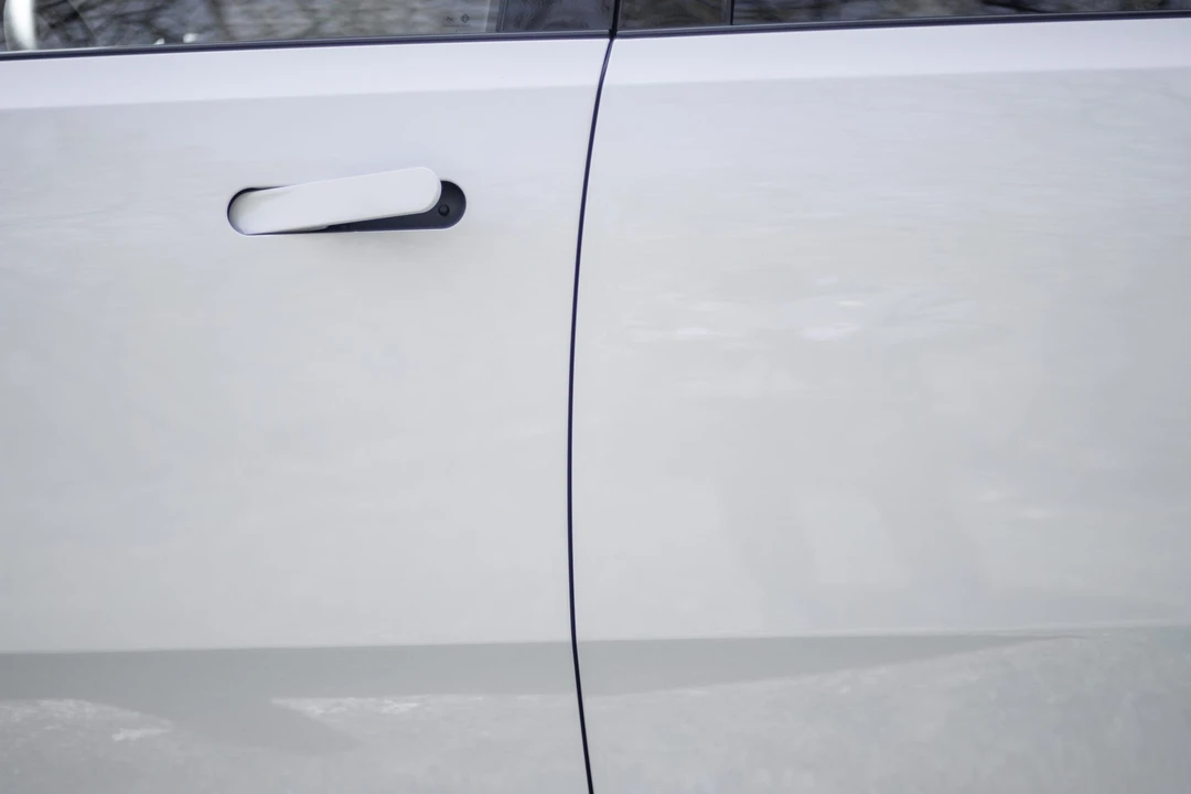 2023 Rivian R1S - Image 30 of 31