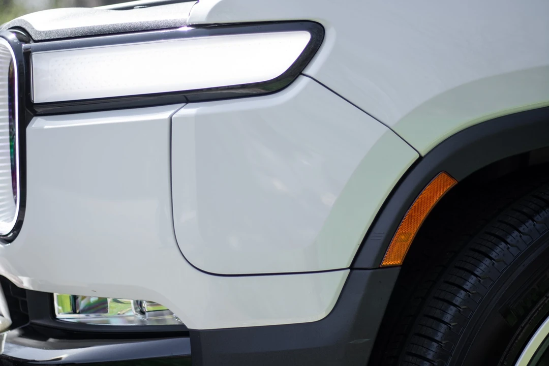 2023 Rivian R1S - Image 24 of 31