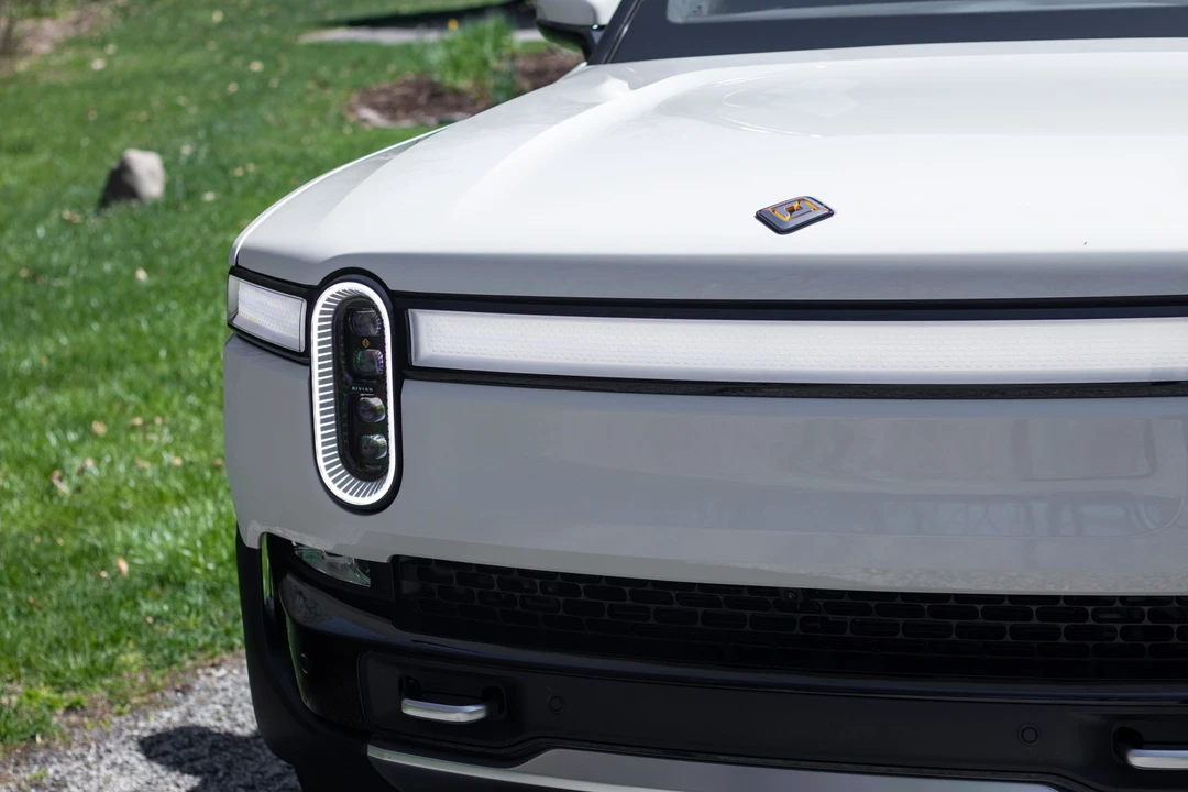 2023 Rivian R1S - Image 18 of 31
