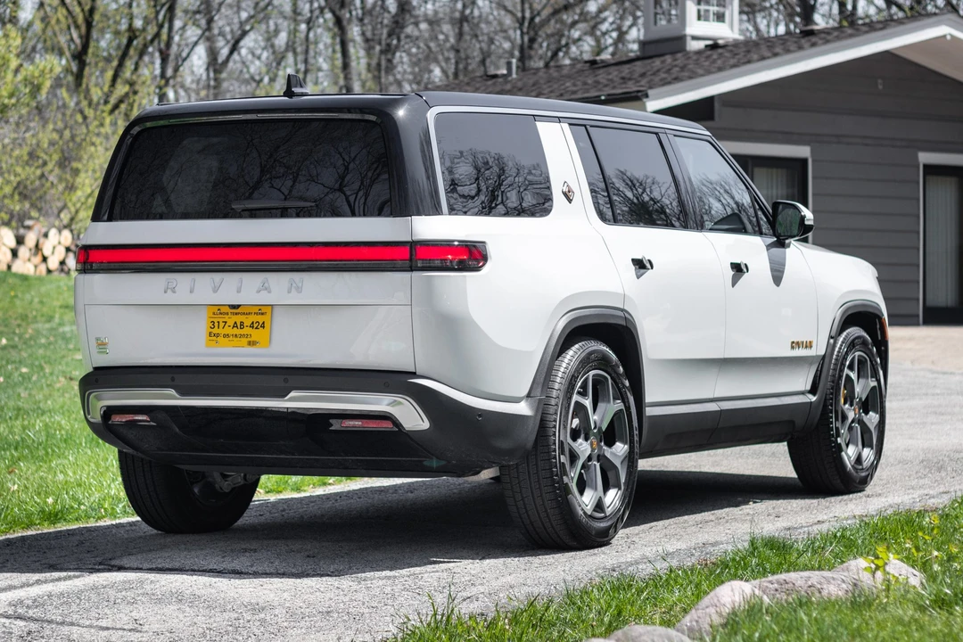 2023 Rivian R1S - Image 4 of 31