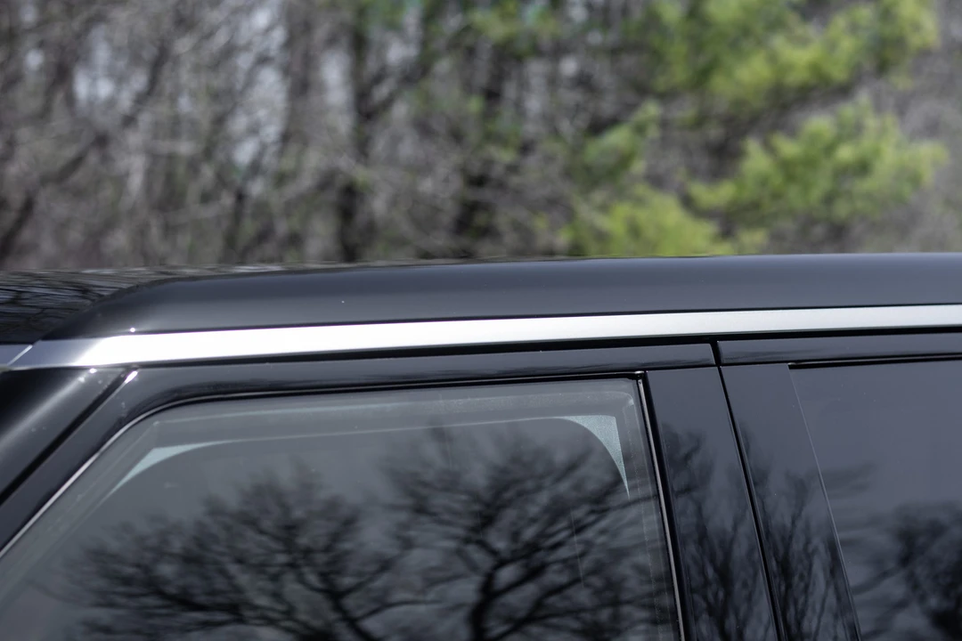 2023 Rivian R1S - Image 29 of 31