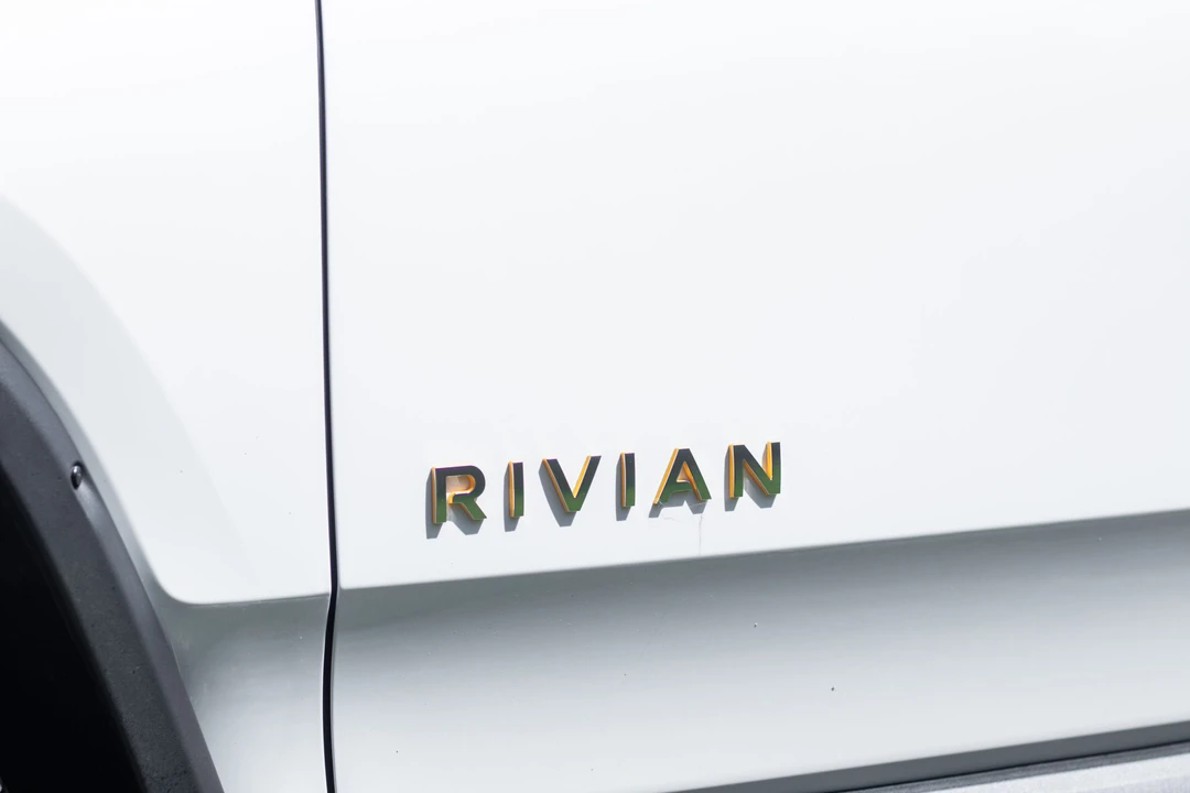 2023 Rivian R1S - Image 27 of 31