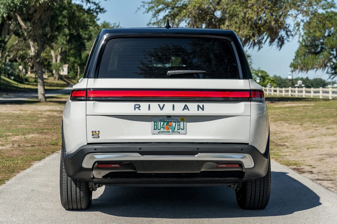 2023 Rivian R1S - Image 5 of 31