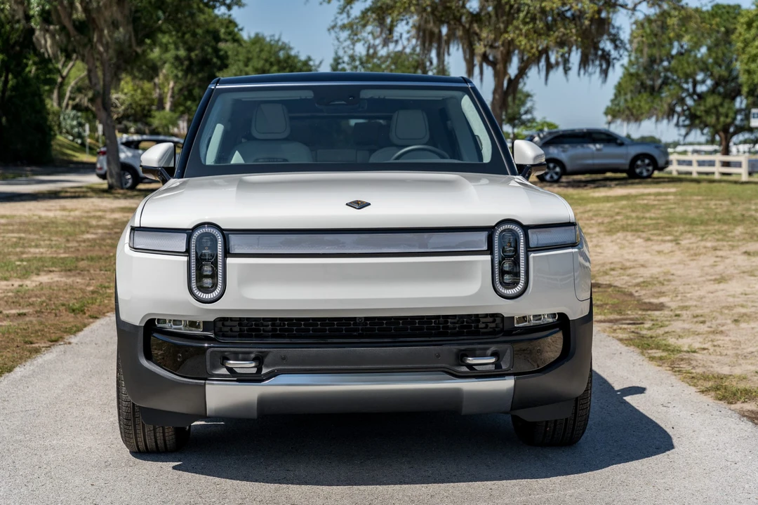 2023 Rivian R1S - Image 9 of 31