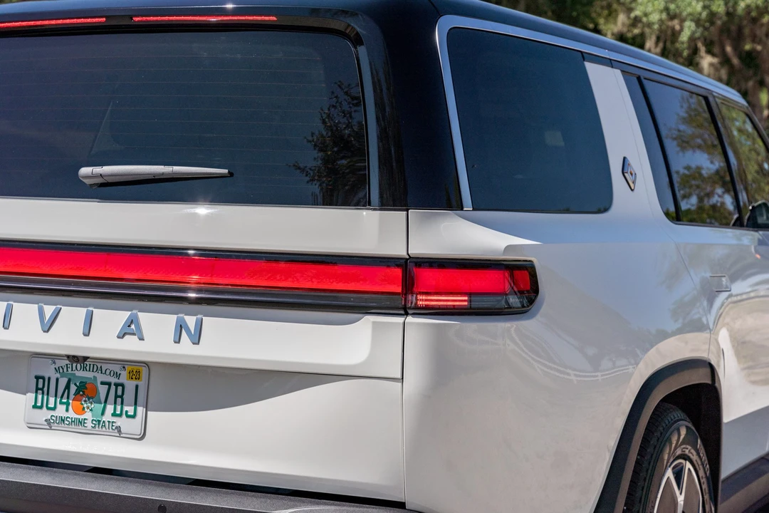 2023 Rivian R1S - Image 22 of 31