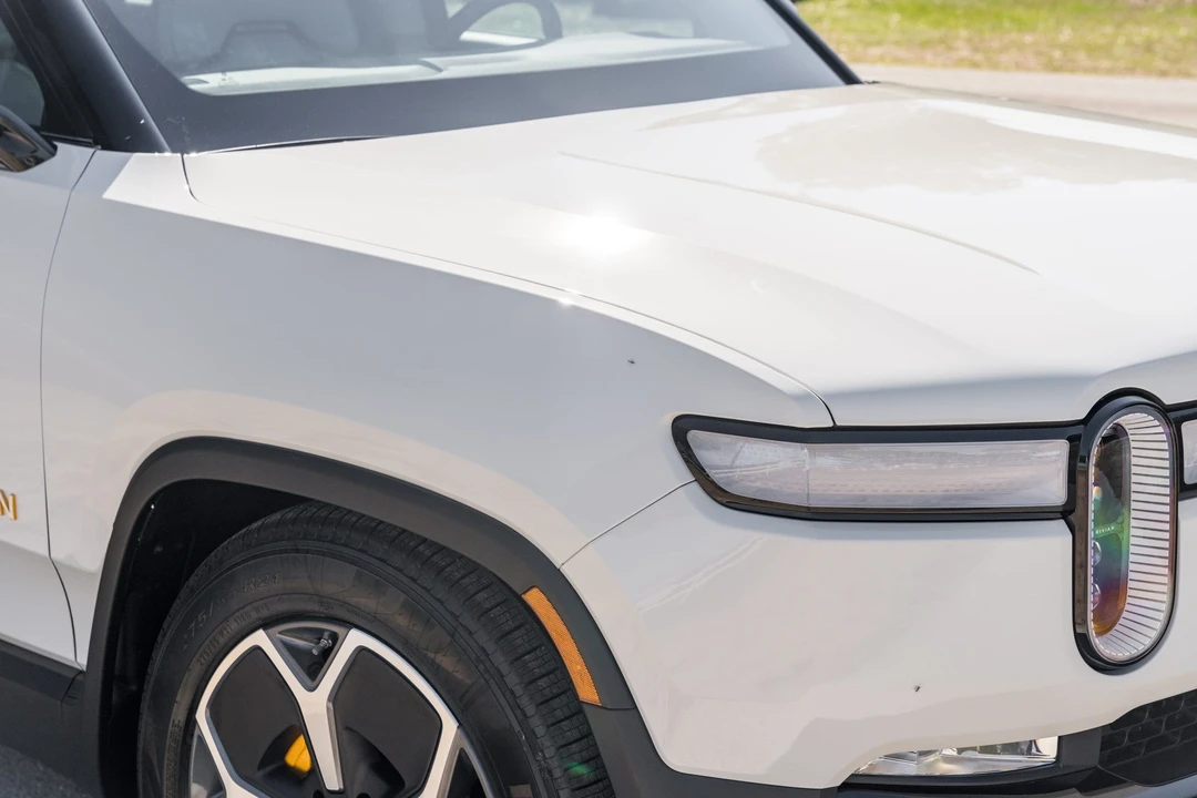 2023 Rivian R1S - Image 30 of 31