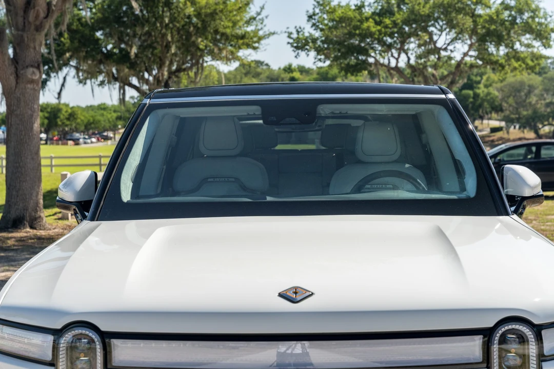 2023 Rivian R1S - Image 11 of 31