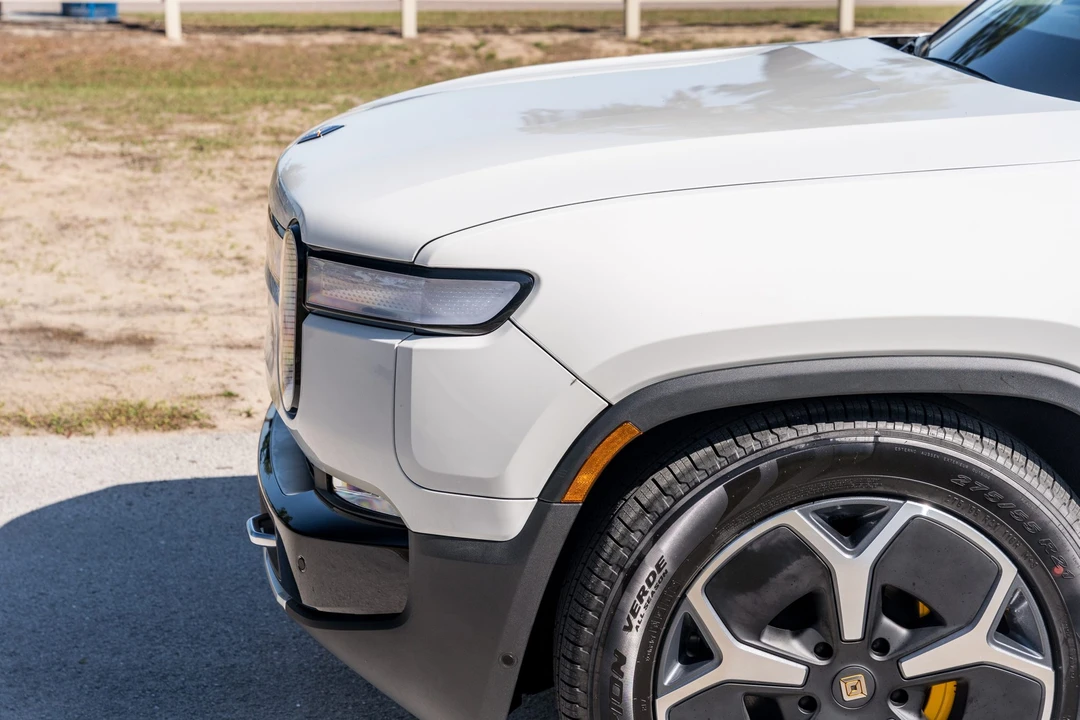 2023 Rivian R1S - Image 13 of 31