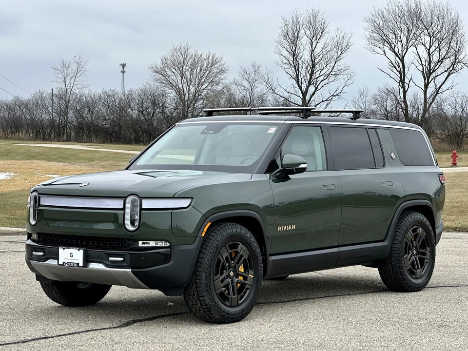 2023 Rivian R1S - Image 8 of 31