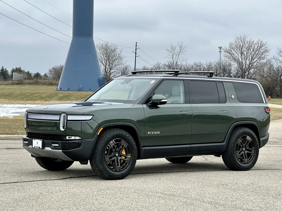 2023 Rivian R1S - Image 9 of 31