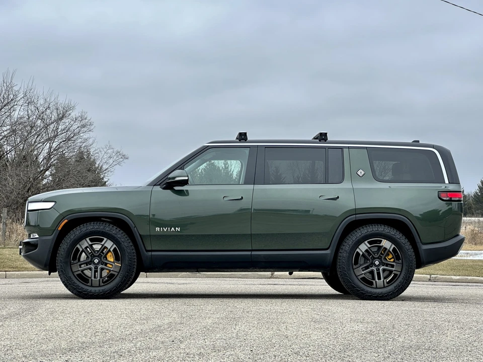 2023 Rivian R1S - Image 11 of 31
