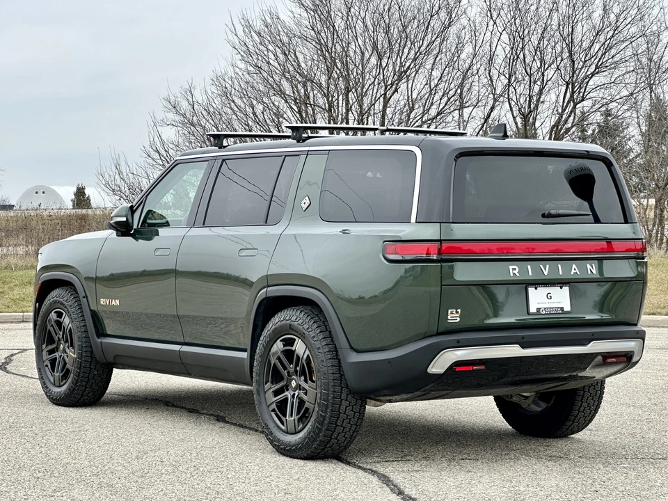 2023 Rivian R1S - Image 12 of 31