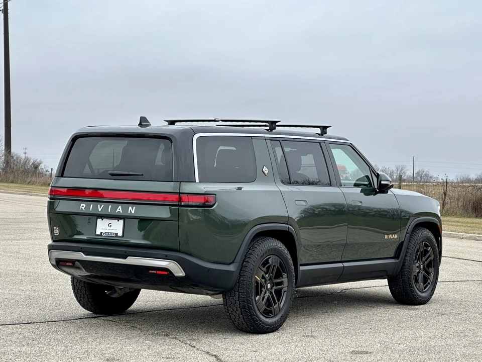 2023 Rivian R1S - Image 15 of 31