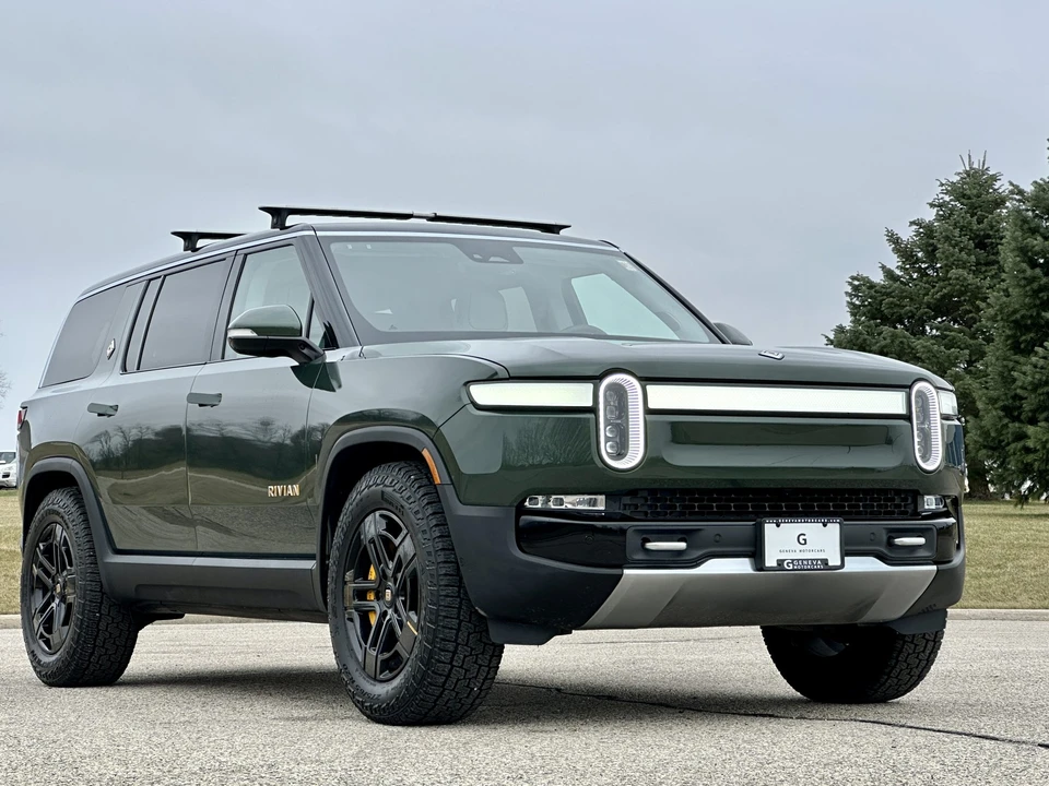 2023 Rivian R1S - Image 18 of 31