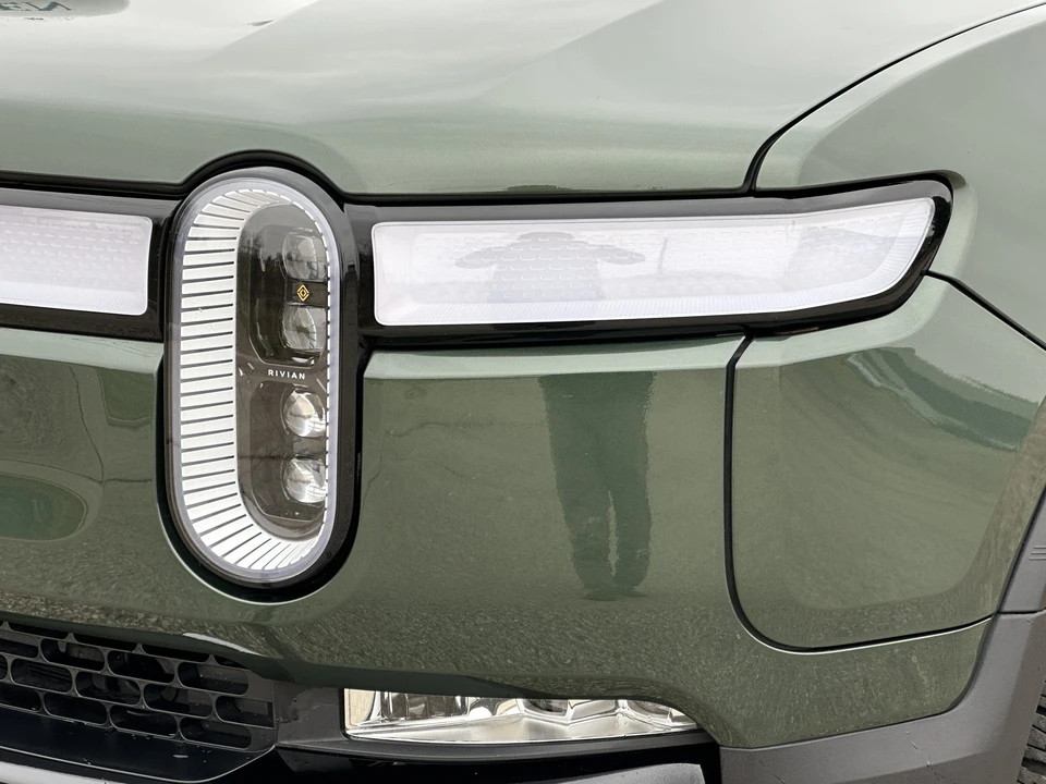 2023 Rivian R1S - Image 21 of 31