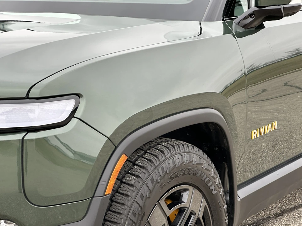 2023 Rivian R1S - Image 23 of 31