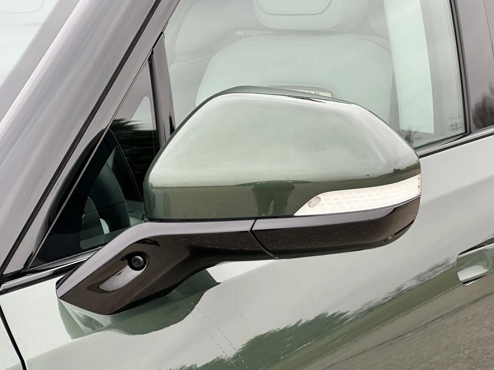 2023 Rivian R1S - Image 26 of 31