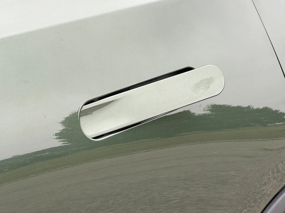 2023 Rivian R1S - Image 29 of 31